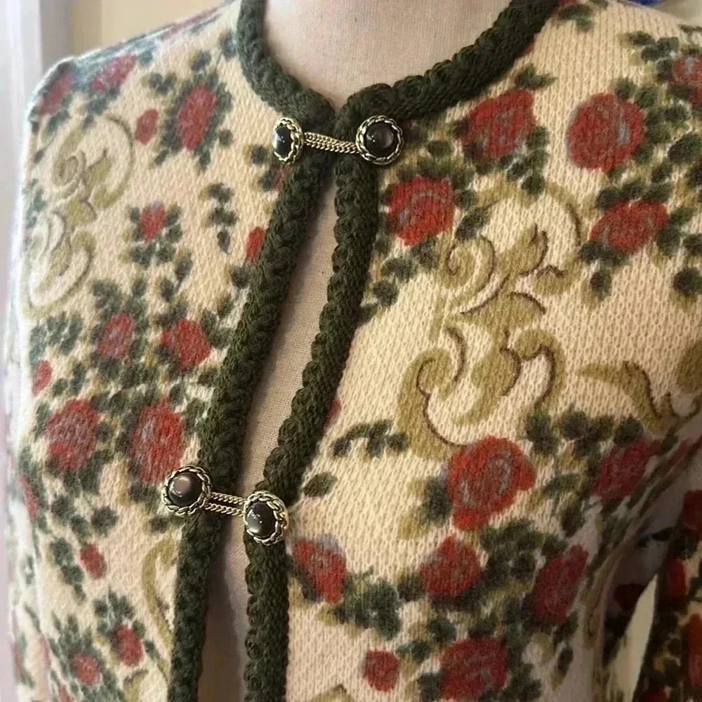 Siegel (German) | 60’s Virgin Wool Blend, 2-Piece Floral Skirt & Jacket Set - Picture 2 of 13